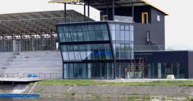 У Тернополі на сесії депутати підтримали передачу громаді "Водної арени"