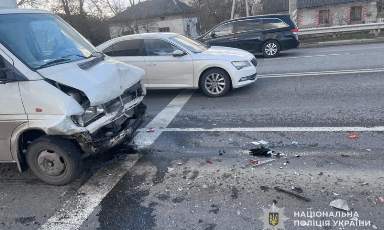 ДТП у Березовиці: не розминулися "Мерседес" та "Мазда"