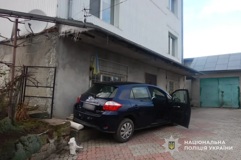 На Тернопільщині чоловік загинув через власне авто