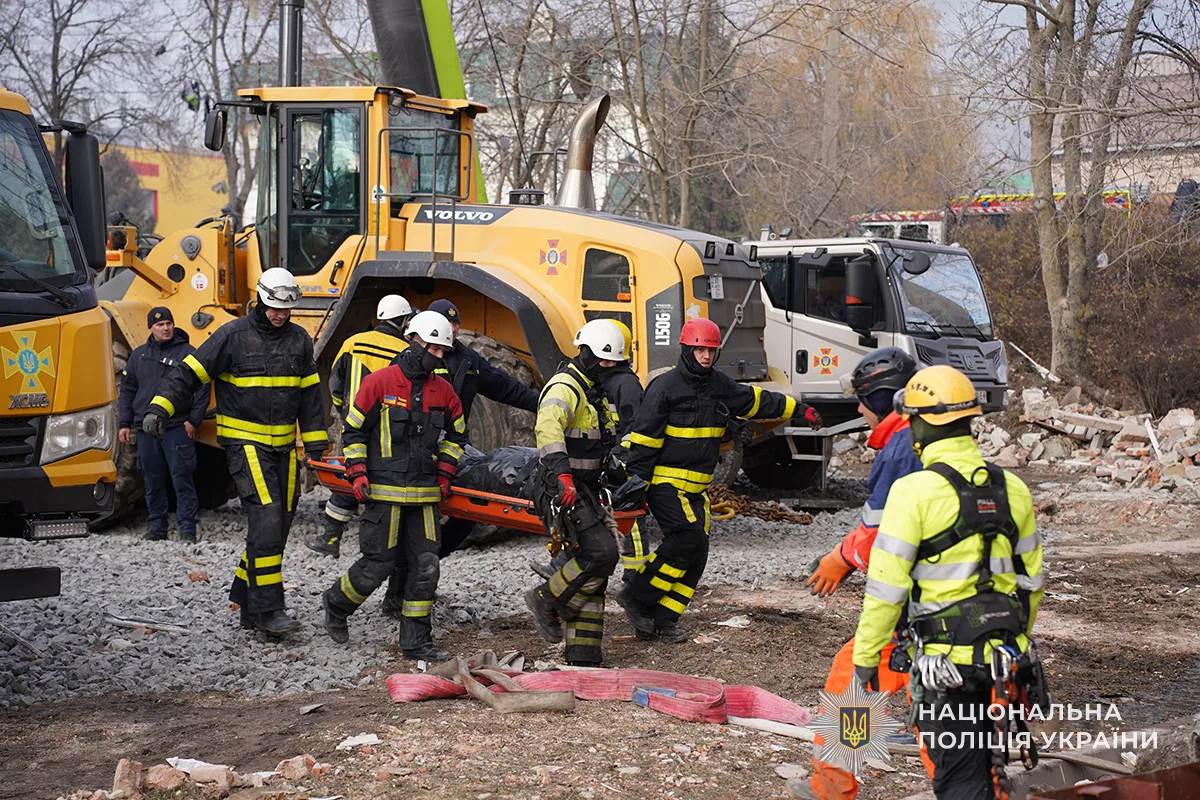 У Тернополі відзначили тернополян-героїв, які працювали на місцях ракетних ударів