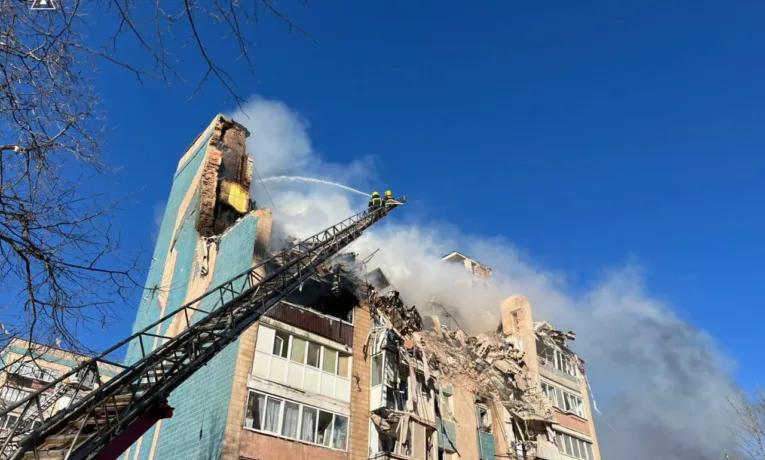 Внаслідок ворожих обстрілів у Тернополі загинула 21 людина