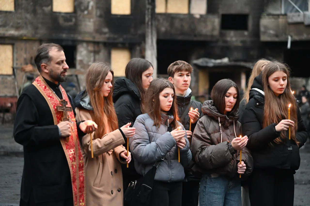 У Тернополі молодь молилась за жертв ракетного удару