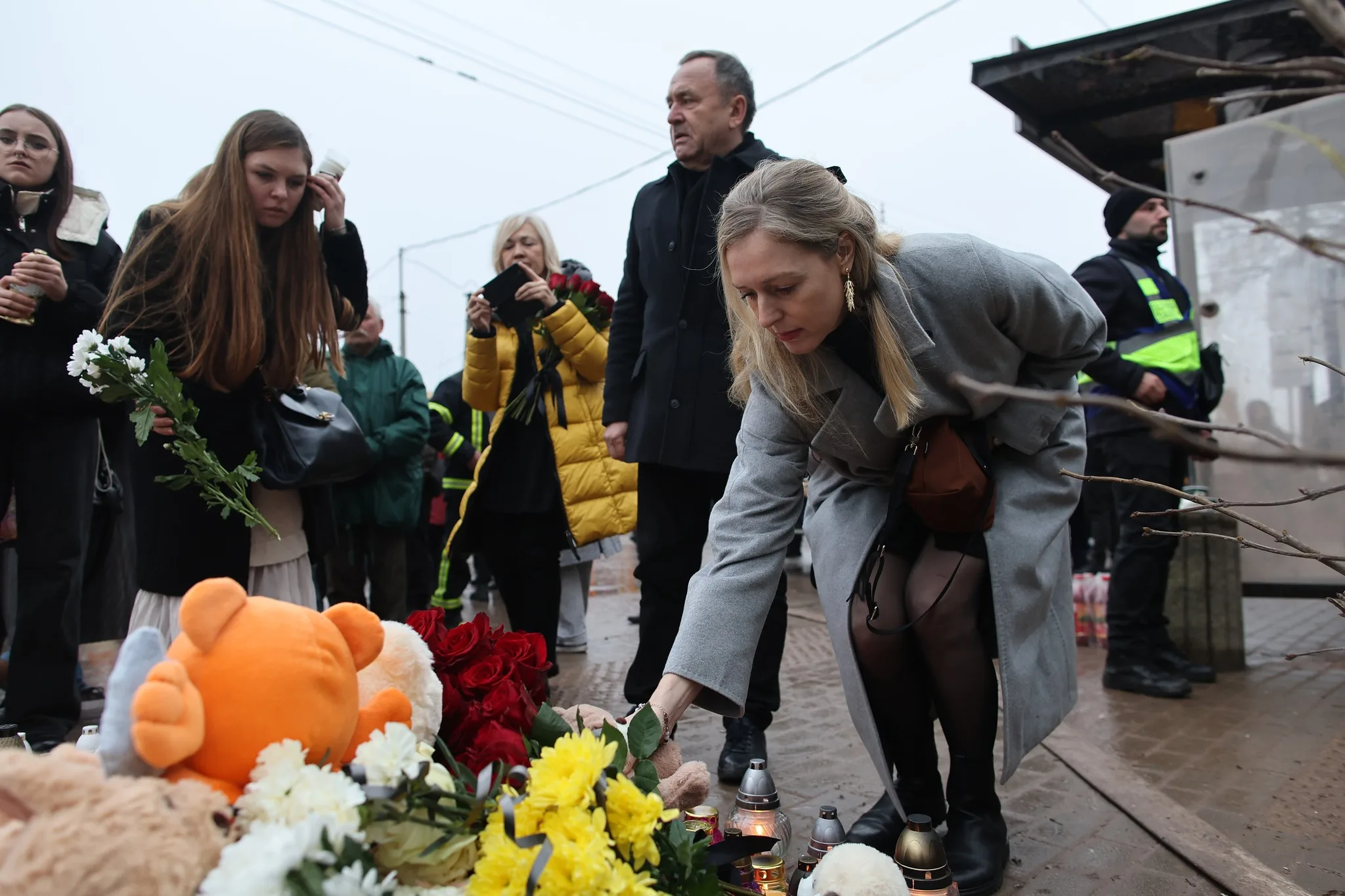 Заступниця Посла Великої Британії відвідала у Тернополі місце російського удару