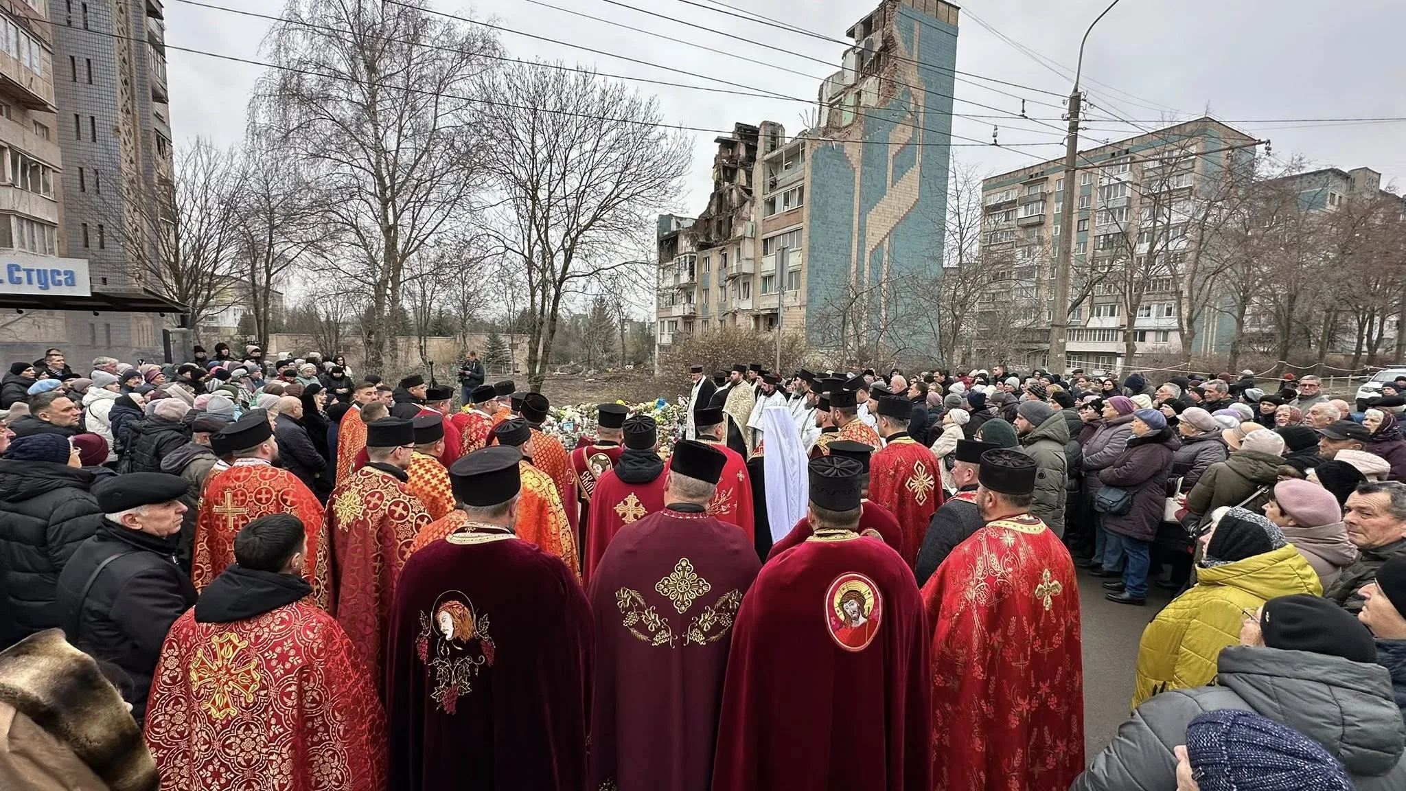 У Тернополі сотні людей прийшли вшанувати пам'ять загиблих на Стуса та 15 Квітня