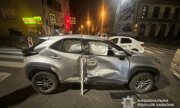 У Тернополі на перехресті маршрутка з пасажирами потрапила у аварію