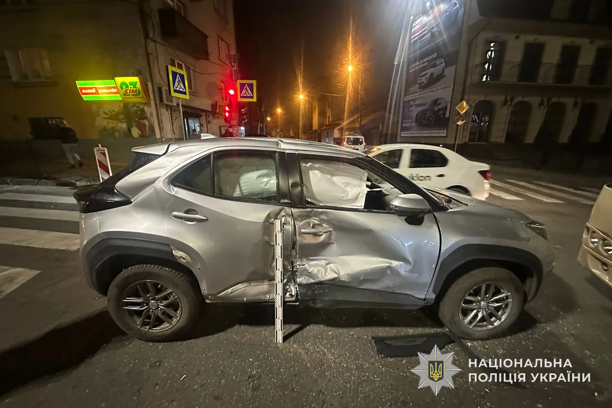 У Тернополі на перехресті маршрутка з пасажирами потрапила у аварію