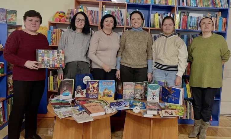 «Подоляни Книгофест-2025»: сотні книг від видавців уже в Тернопільській обласній бібліотеці для дітей