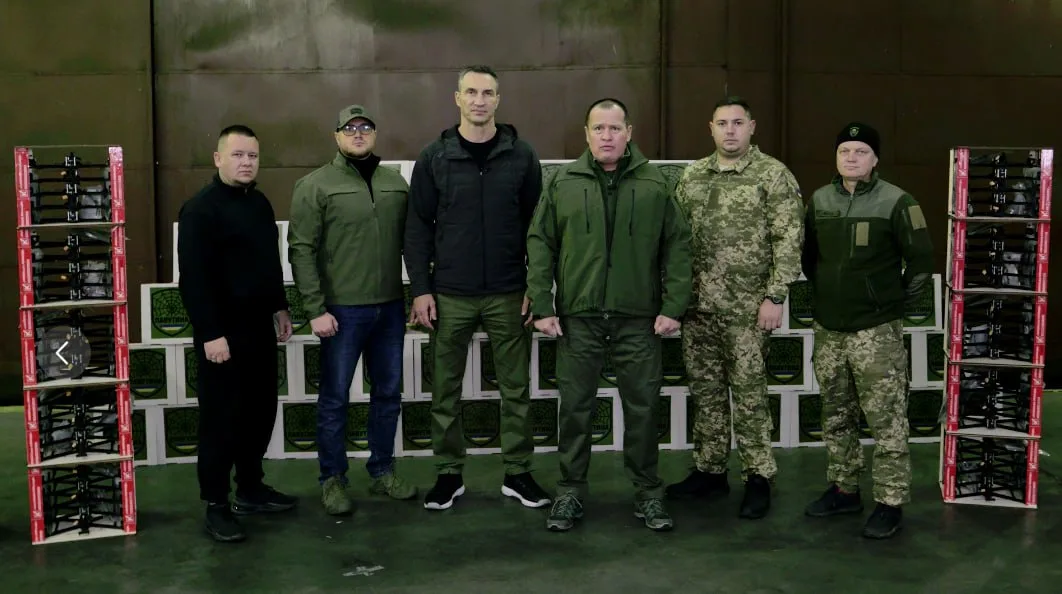 72 бригада, яка захищає Покровськ, отримала велику партію дронів від Володимира Кличка та «Української команди»