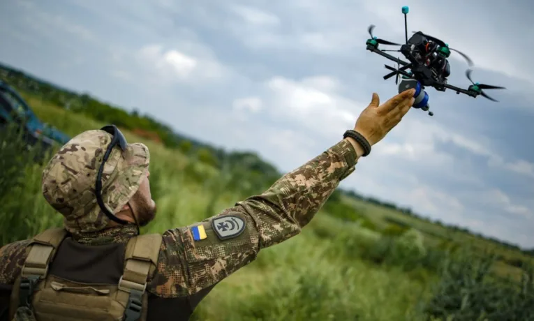 Стань частиною бойового підрозділу, який щоденно знищує ворога з неба