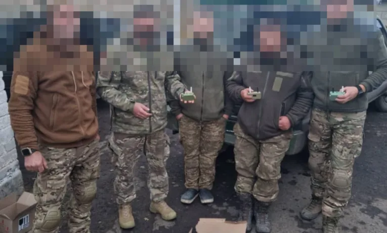 Повербанки та детектори дронів отримали воїни Нацгвардії від «Української команди» Тернопілля