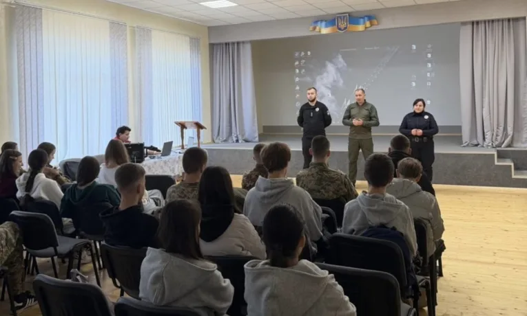 розпізнавати пропаганду