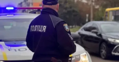 напали на поліцейських