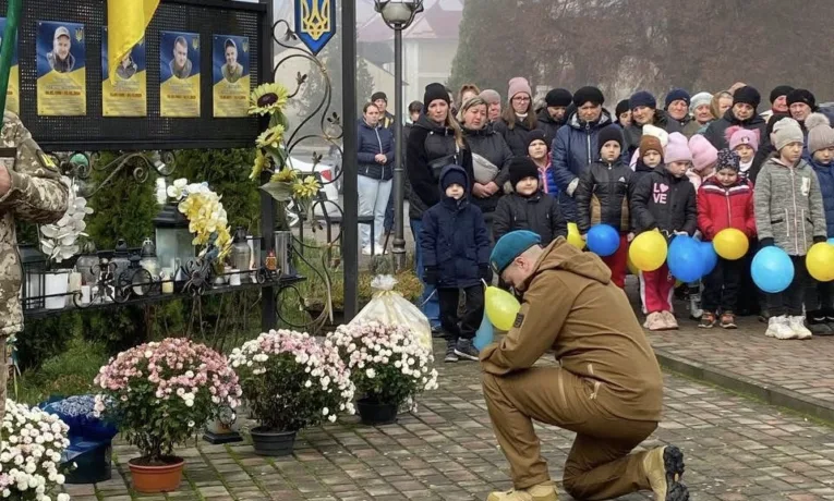 став на коліна