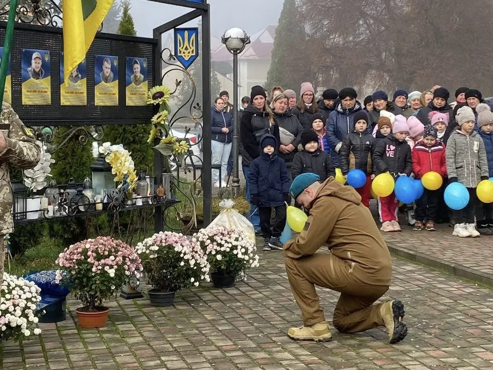 став на коліна