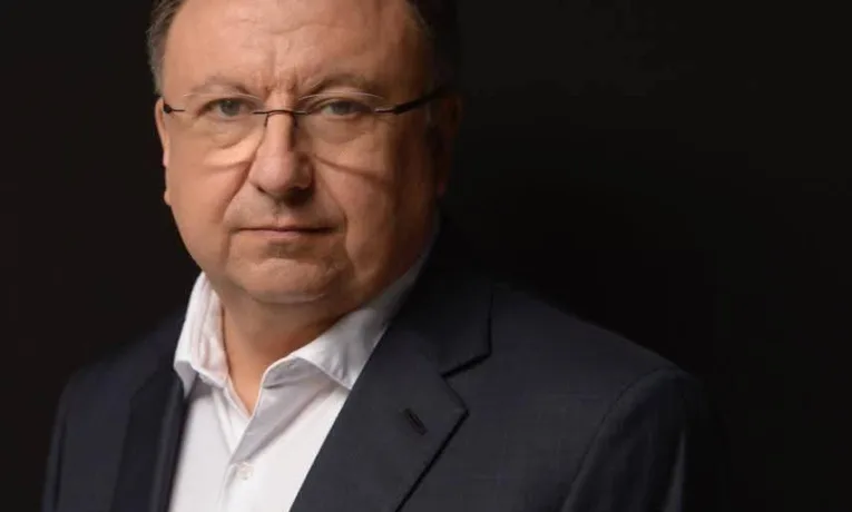 “Він повинен кардинально змінити методи й політтехнологів, щоб зберегти і себе, і країну”