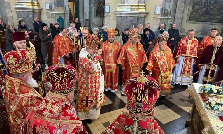 Сім архиєреїв УГКЦ вшанував пам’яті владики Михаїла Сабриги та жертв ракетного удару у Тернополі поминальною молитвою