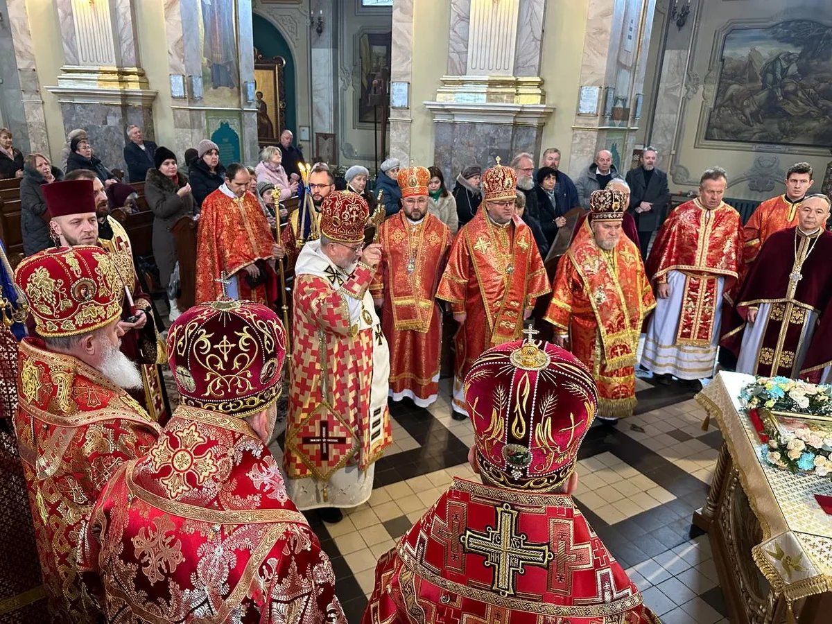 Сім архиєреїв УГКЦ вшанував пам’яті владики Михаїла Сабриги та жертв ракетного удару у Тернополі поминальною молитвою