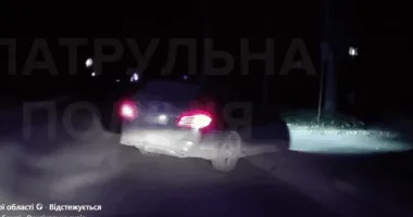 У Тернополі п'яний водій Mercedes намагався втекти від патрульних і потрапив у ДТП