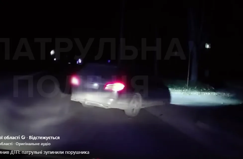 У Тернополі п'яний водій Mercedes намагався втекти від патрульних і потрапив у ДТП