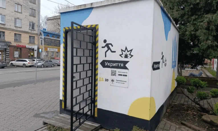 У Тернополі вішають грати на укриття: чому