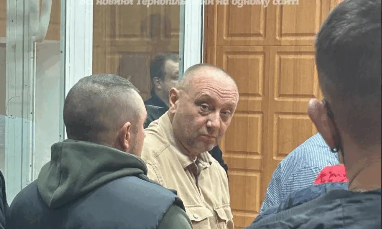 Суд визнав ветерана Володимира Савчука винним і призначив йому 3 роки 6 місяців позбавлення волі.