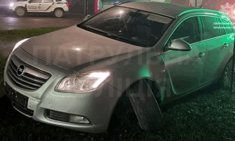 Погоня у Тернополі: водій тікав від поліції і потрапив у ДТП