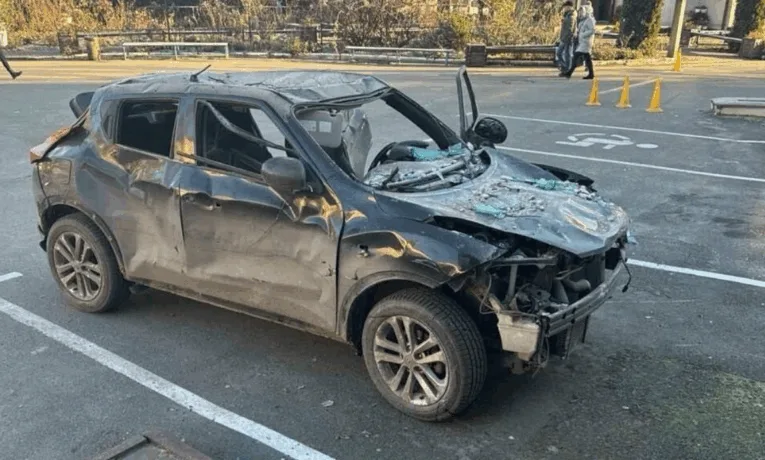 У Тернополі після обстрілу водій на вщент розбитому авто доїхав до лікарні з важкопораненими