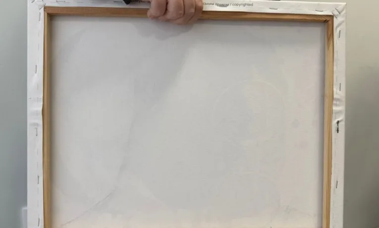 Обіцяв намалювати портрет: на Тернопільщині "художник" видурив у дівчини 8800 гривень