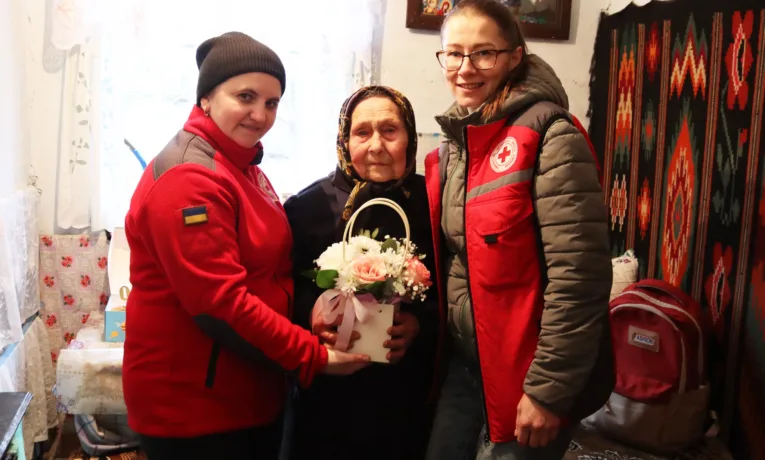 «Мрію дожити до перемоги»: на Тернопільщині Червоний Хрест привітав 99-річну іменинницю Катерину Себій