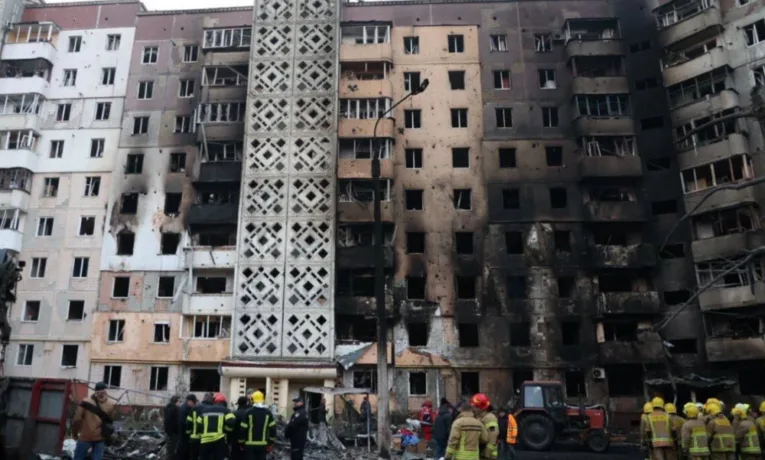 У Тернополі продовжують усувати наслідки ракетної атаки