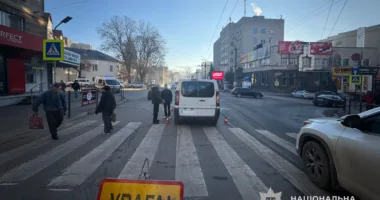 У Тернополі на пішохідному переході водій авто на "Пежо" збив жінку