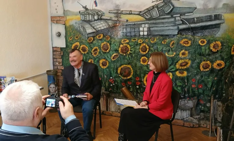 У Збаразькому музеї російсько-української війни відбулася творча зустріч з Юрієм Заяцем