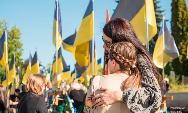 На сесії міської ради затвердили Програми для дітей та родин Героїв Тернопільської міської територіальної громади на 2026-2028 роки