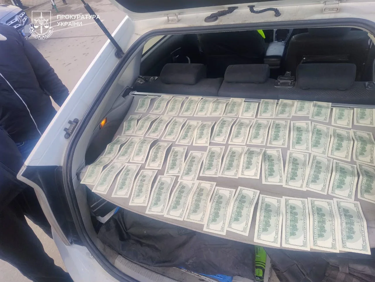 5500 доларів за зняття з обліку в системі «Оберіг»: тернополянина підозрюють у впливі на посадовців ТЦК