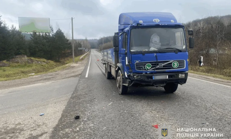 Біля Копичинців водій на вантажівці MAN збив пішохода