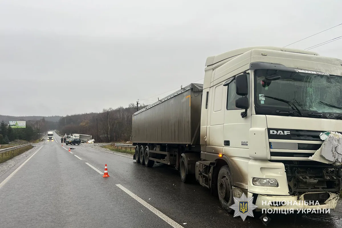 У Кременці зіткнулися дві вантажівки: п'яного водія затримали