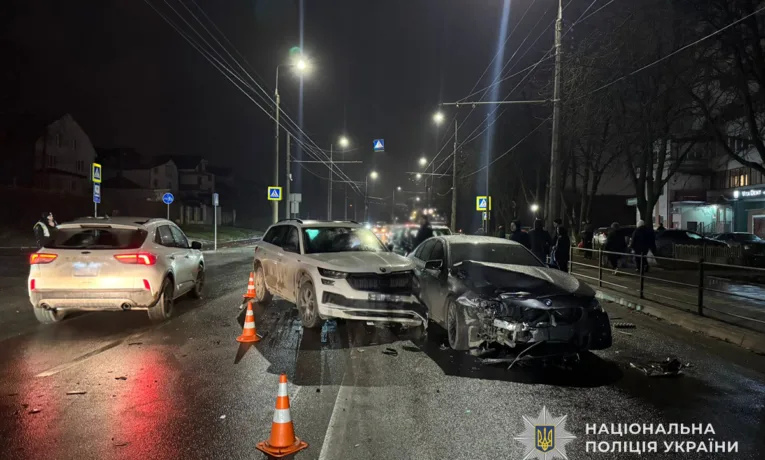 У Тернополі зіткнулися Skoda і BMW: травмована жінка