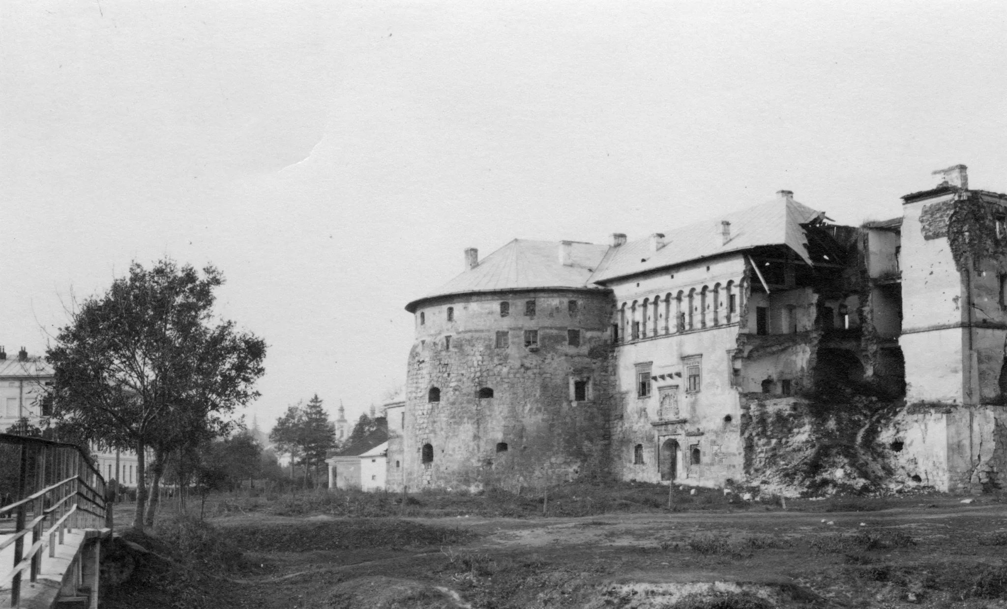 Бережанський замок на столітніх фото
