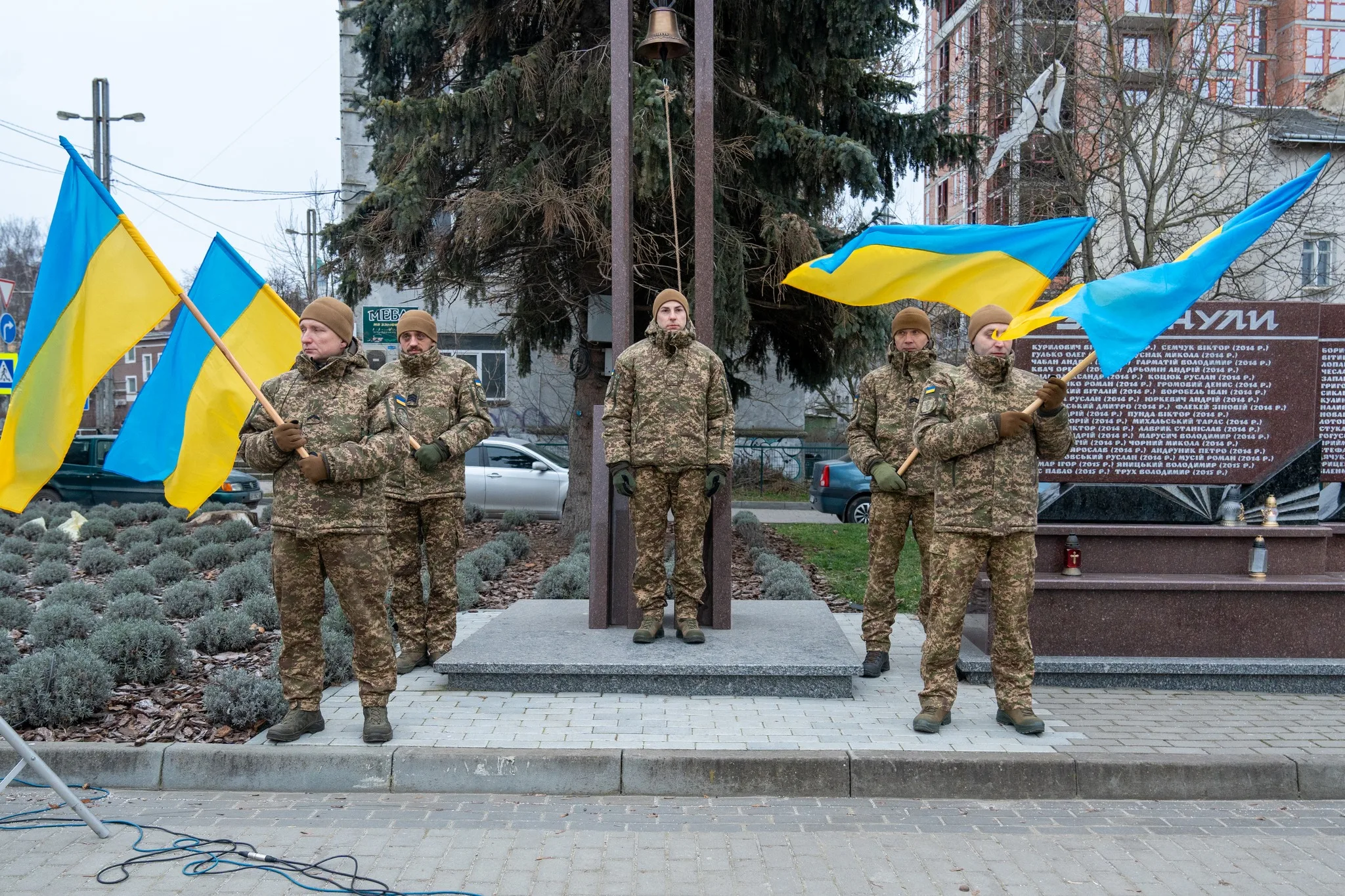 У Тернополі вшанували полеглих захисників під час місячної панахиди «Світло молитви в темряві війни»