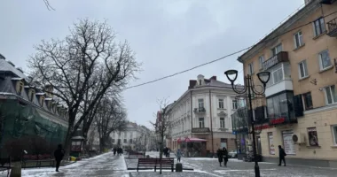 У Тернополі 23 одиниці техніки посипають вулиці протиожеледними засобами