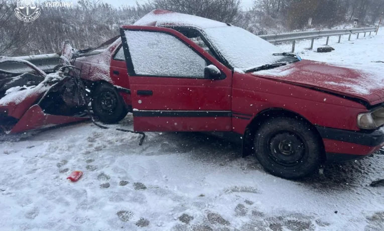 У ДТП неподалік Глибочка загинула жінка та двоє неповнолітніх жителів Львівщини