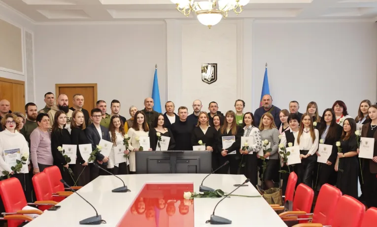 Володимир Болєщук нагородив волонтерів Тернопільщини за внесок у розвиток волонтерського руху