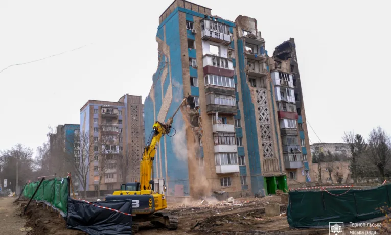 У Тернополі можуть продати ділянку зруйнованого ракетою будинку на вулиці Стуса