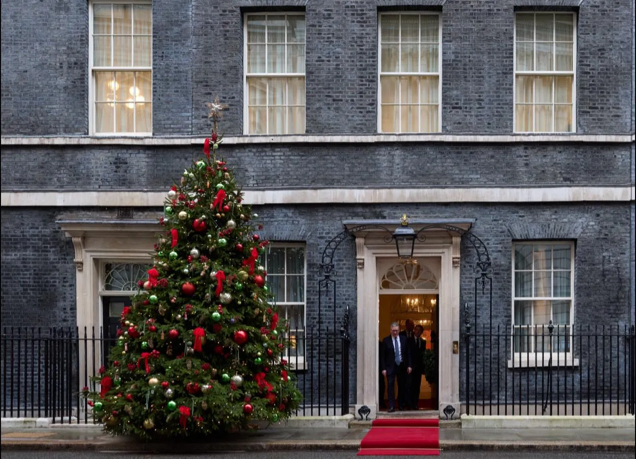 Урядову ялинку в Лондоні прикрасили тернопільською жар-птицею