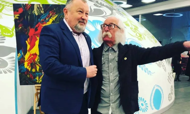 Живописець Іван Марчук (на фото справа) судиться за відібрані у нього авторські права. У тіні процесу – його земляк, екснардеп Михайло Апостол (на фото зліва)