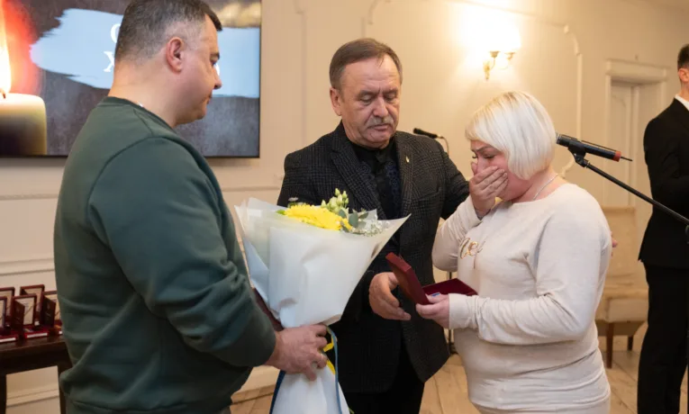 На Тернопільщині родинам 52 полеглих захисників вручили посмертні державні нагороди