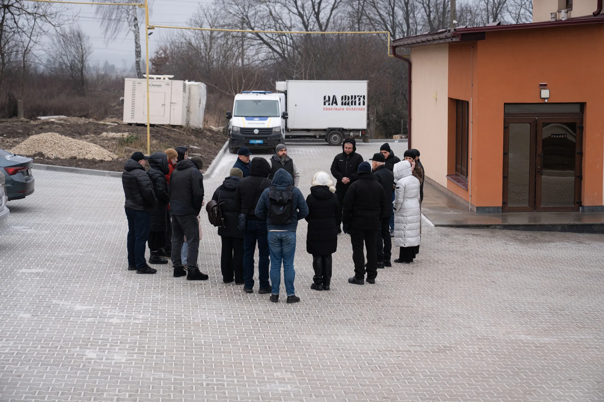 У Тернополі облаштували територію біля ритуального залу для гідного прощання з Героями