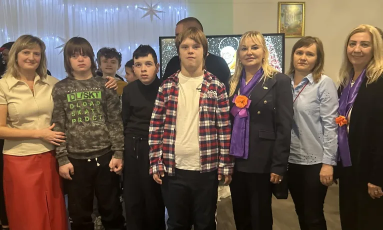 Асоціація жінок України “Дія.Тернопіль” передала сучасне спортивне обладнання для дітей з особливими освітніми потребами