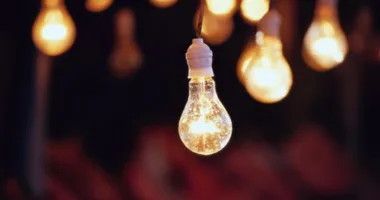 Громади Тернопільщини закликають скоротити споживання електроенергії через складну ситуацію в енергосистемі