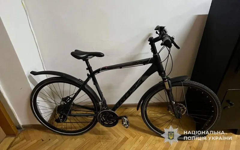 У Тернополі жінка викрала велосипед вартістю 15 тисяч гривень з під’їзду багатоповерхівки